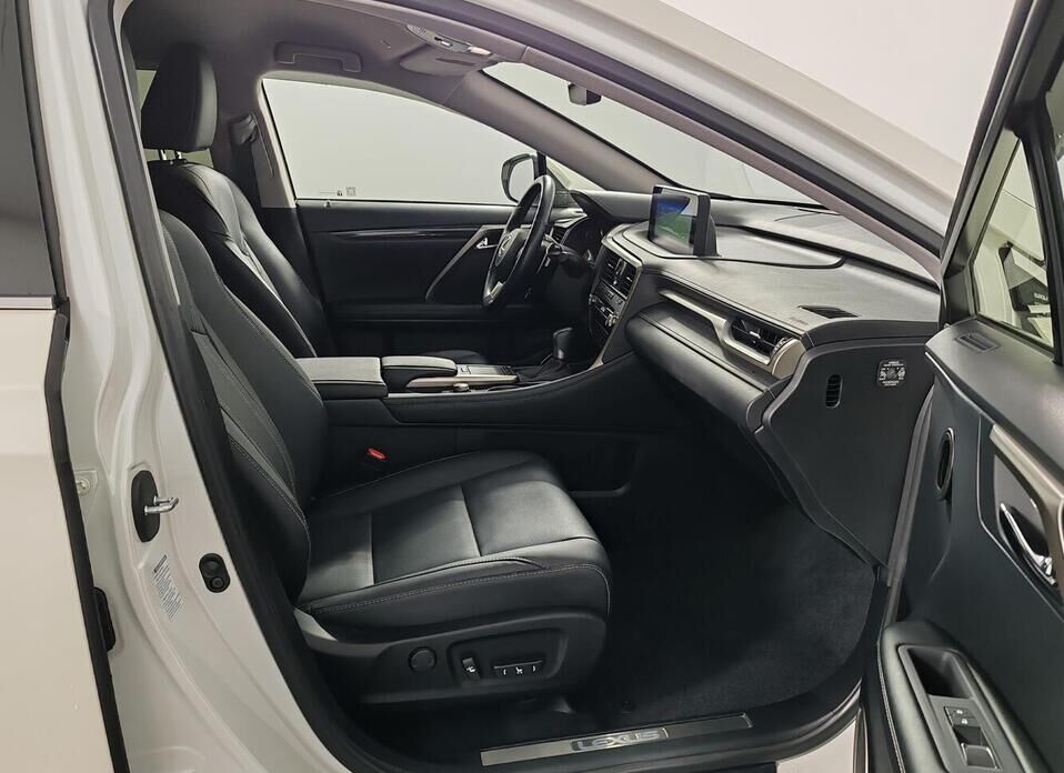 Lexus RX, IV Рестайлинг 300 2.0 AT (238 л.с.) 4WD