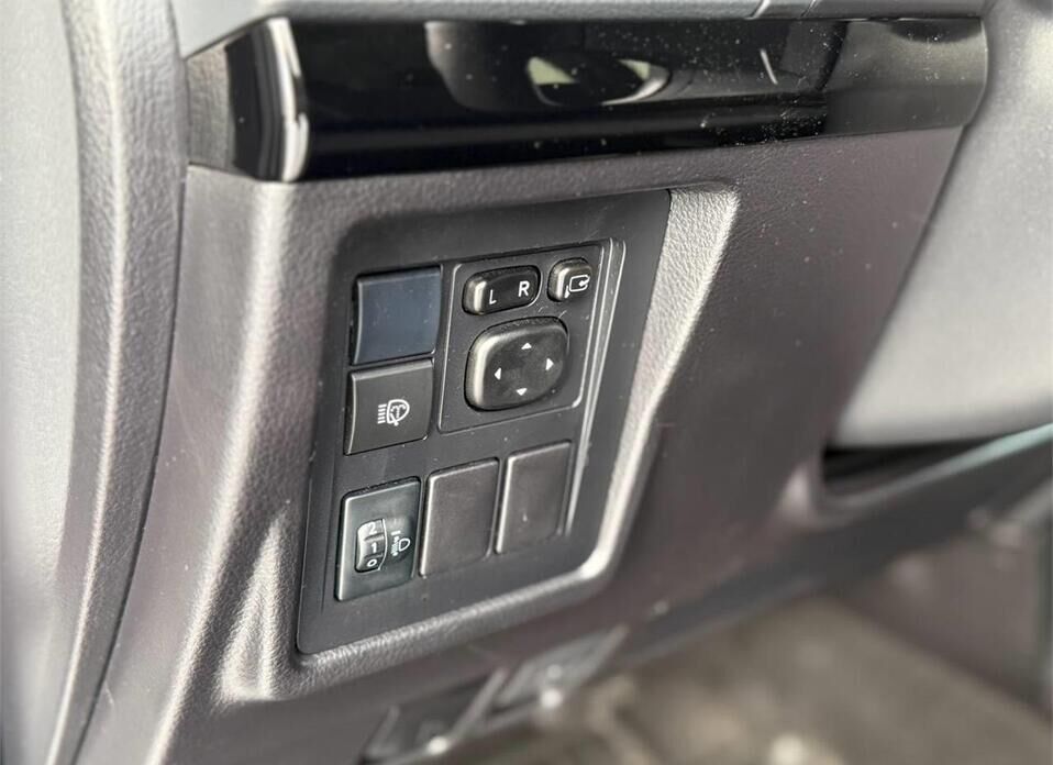 Toyota Land Cruiser Prado, 150 Series Рестайлинг 2 2.7 AT (163 л.с.) 4WD