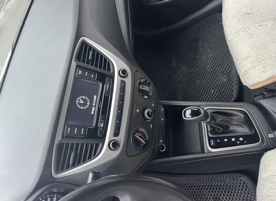 Hyundai Solaris, II 1.6 AT (123 л.с.)