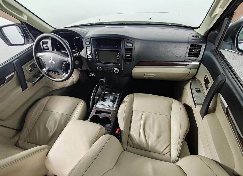 Mitsubishi Pajero, IV Рестайлинг 1 3.2d AT (200 л.с.) 4WD