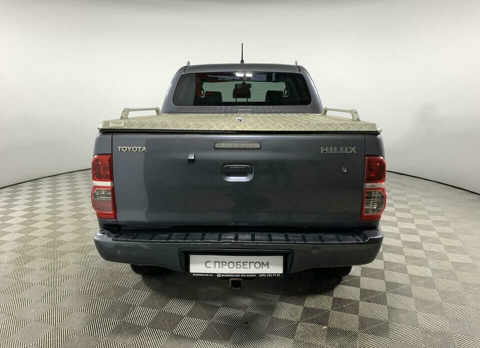 Toyota Hilux 2.5d MT (144 л.с.) 4WD