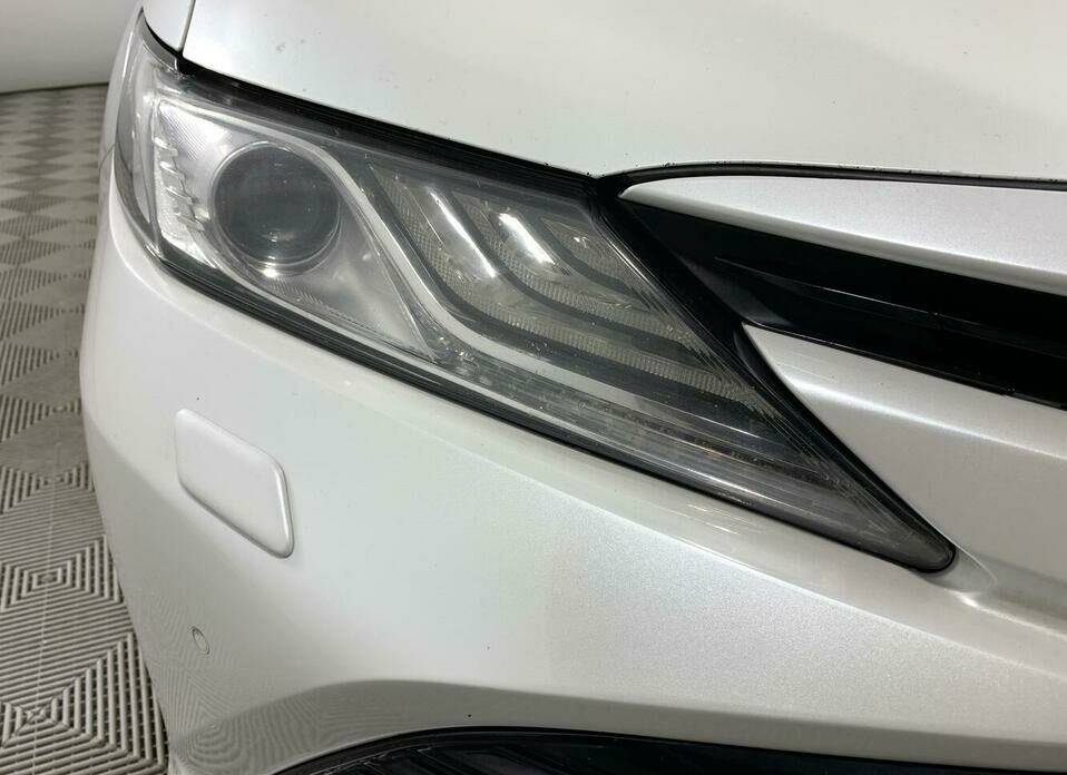 Toyota Camry 2.5 AT (181 л.с.)