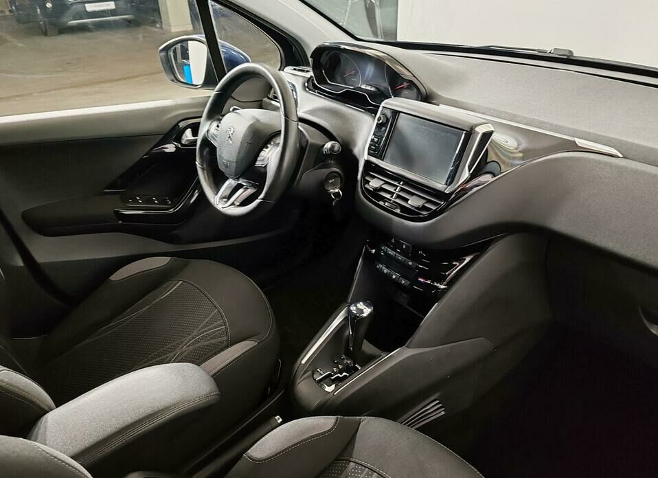 Peugeot 208 1.6 AT (120 л.с.)