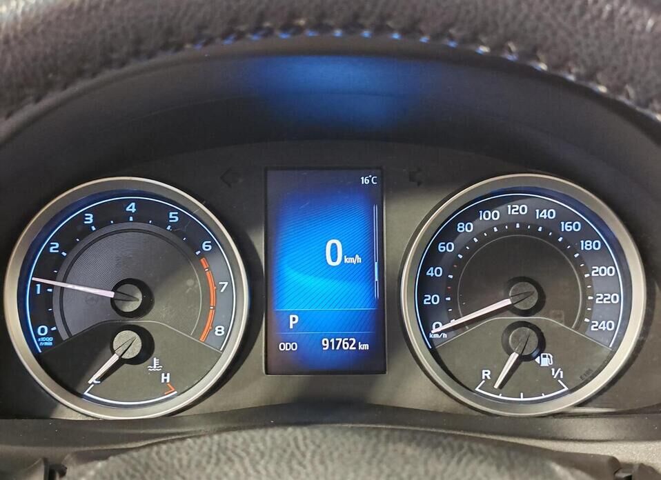 Toyota Corolla, XI (E160, E170) Рестайлинг 1 1.6 CVT (122 л.с.)