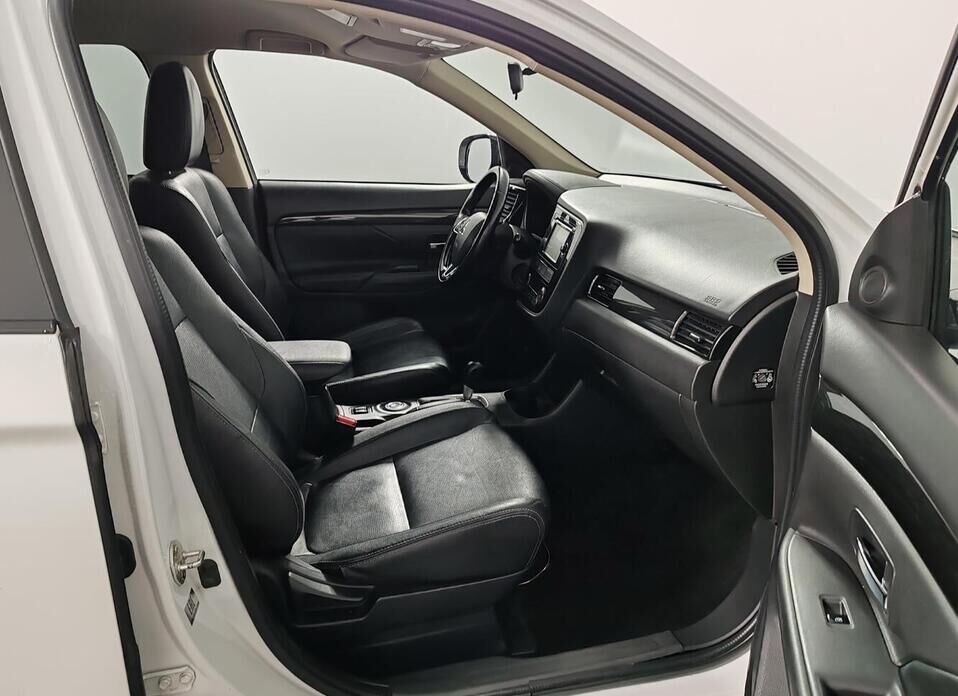 Mitsubishi Outlander, III Рестайлинг 2 2.0 CVT (146 л.с.) 4WD