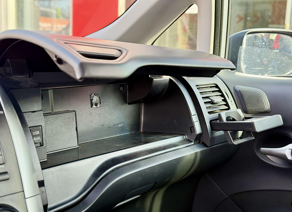 Toyota Auris, I Рестайлинг 1.6 MT (132 л.с.)