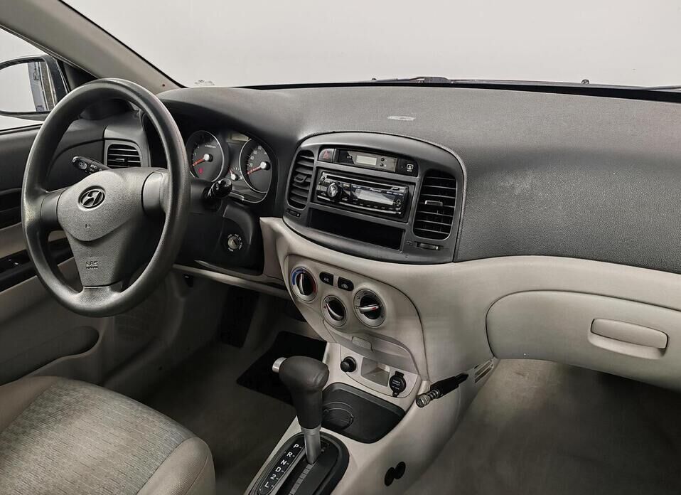 Hyundai Verna, II 1.4 AT (97 л.с.)