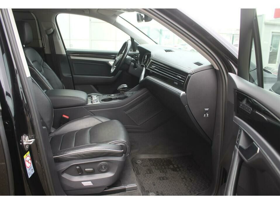 Volkswagen Touareg 3.0d AT (249 л.с.) 4WD