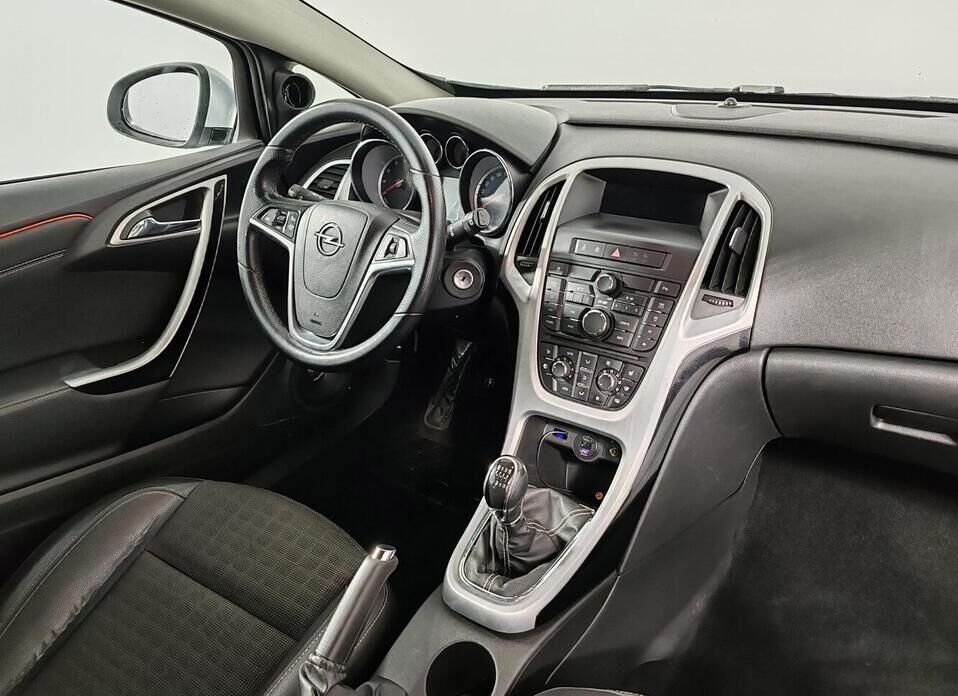 Opel Astra, J Рестайлинг GTC 1.6 MT (180 л.с.)
