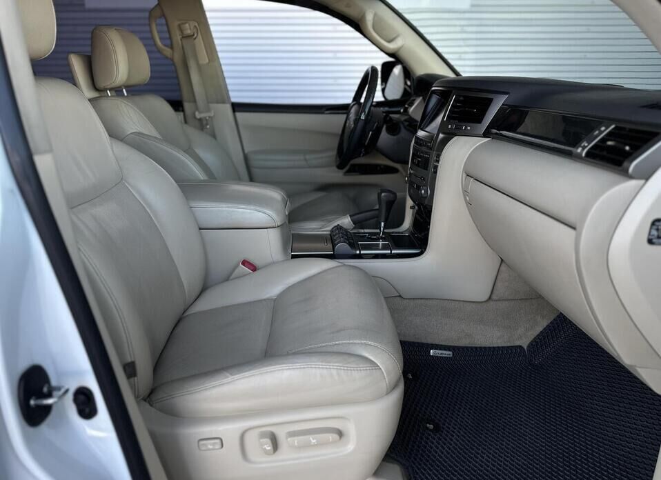 Lexus LX, III Рестайлинг 570 5.7 AT (367 л.с.) 4WD