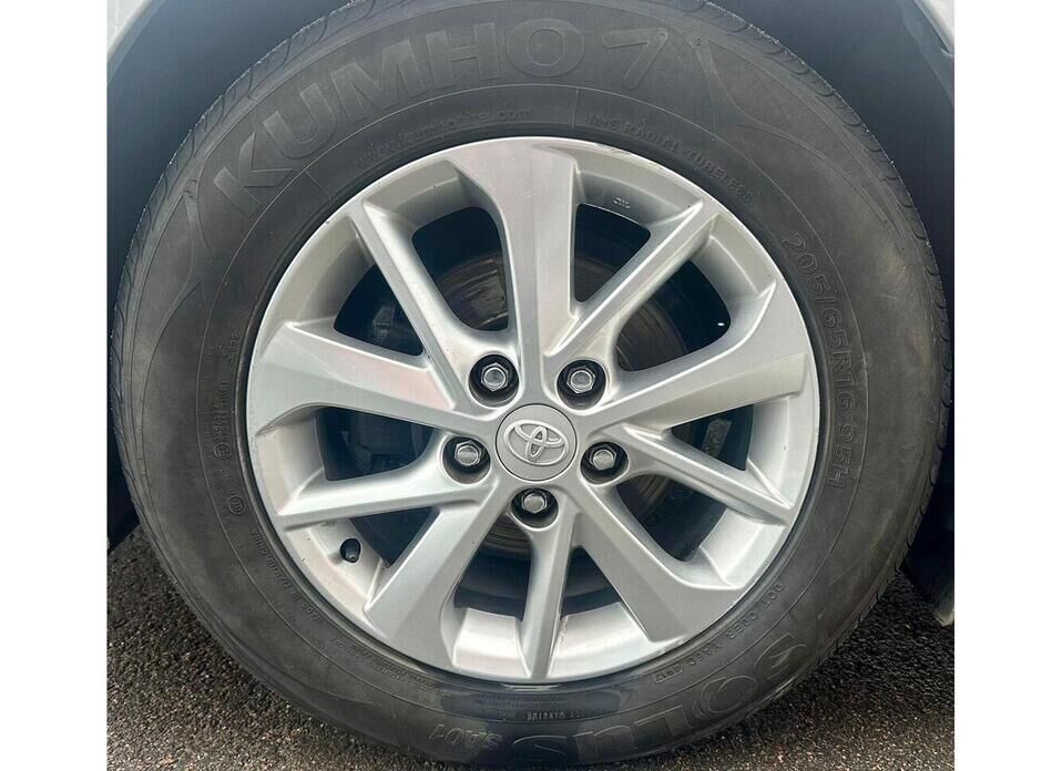 Toyota Corolla, XI (E160, E170, E180) 1.6 CVT (122 л.с.)