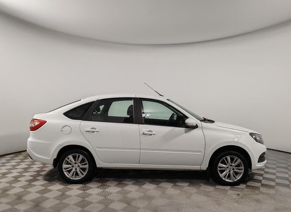 LADA (ВАЗ) Granta, I Рестайлинг 1.6 MT (90 л.с.)