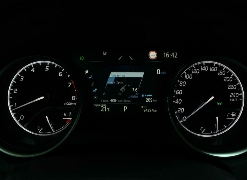 Toyota Camry 2.5 AT (200 л.с.)