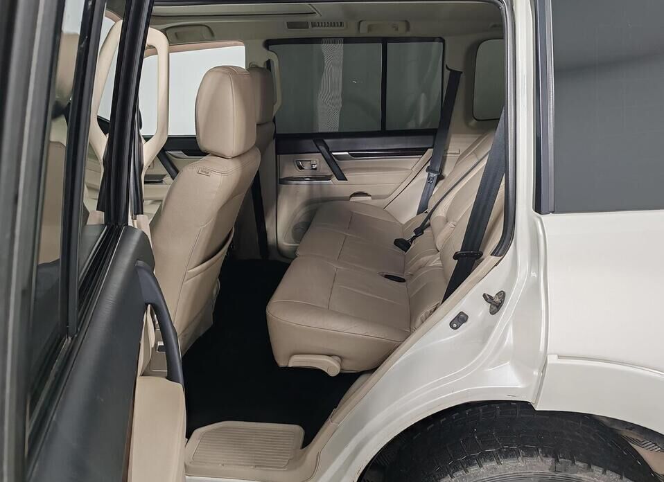 Mitsubishi Pajero, IV Рестайлинг 1 3.2d AT (200 л.с.) 4WD