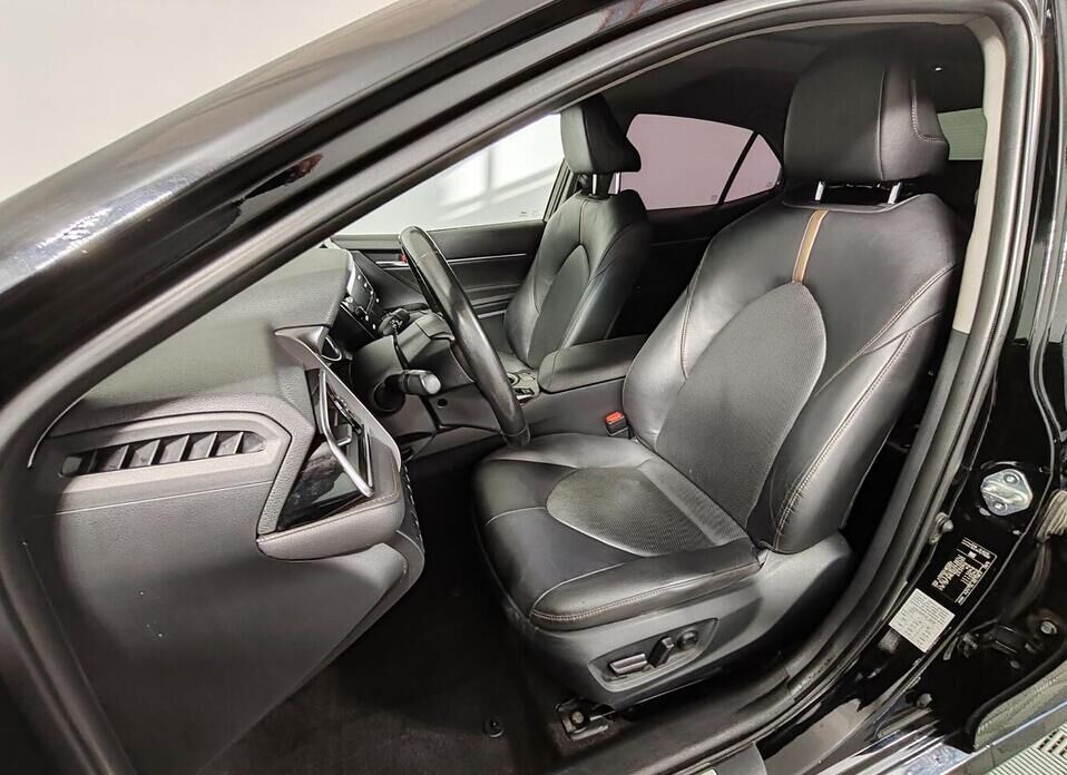 Toyota Camry, VIII (XV70) 2.5 AT (181 л.с.)