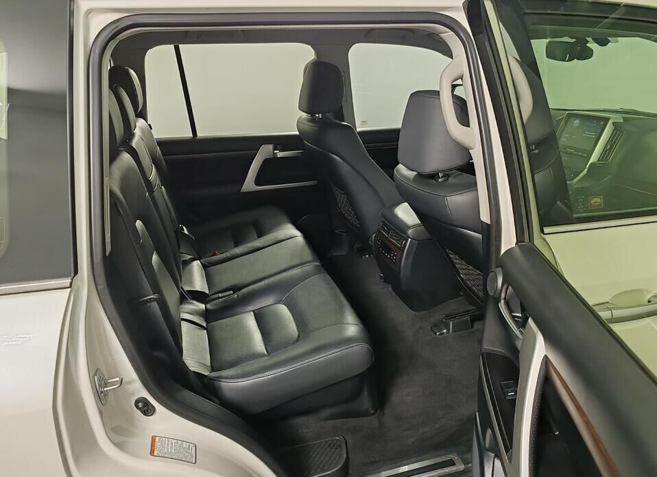 Toyota Land Cruiser, 200 Series Рестайлинг 2 4.5d AT (249 л.с.) 4WD