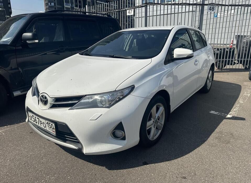 Toyota Auris 1.6 CVT (132 л.с.)