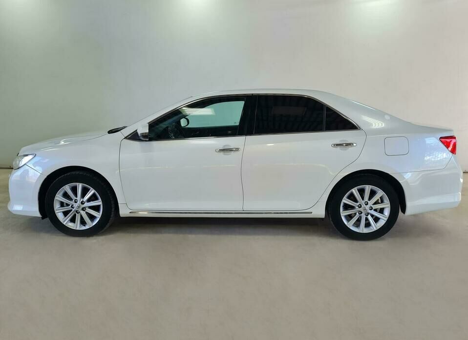 Toyota Camry 2.5 AT (181 л.с.)