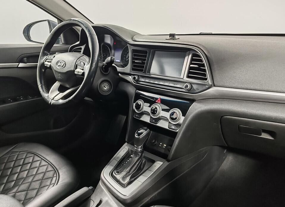 Hyundai Elantra, VI (AD) Рестайлинг 1.6 AT (128 л.с.)