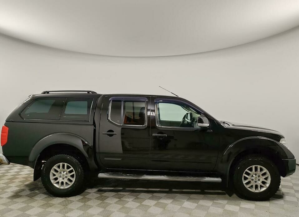 Nissan Navara (Frontier) 2.5d MT (174 л.с.) 4WD