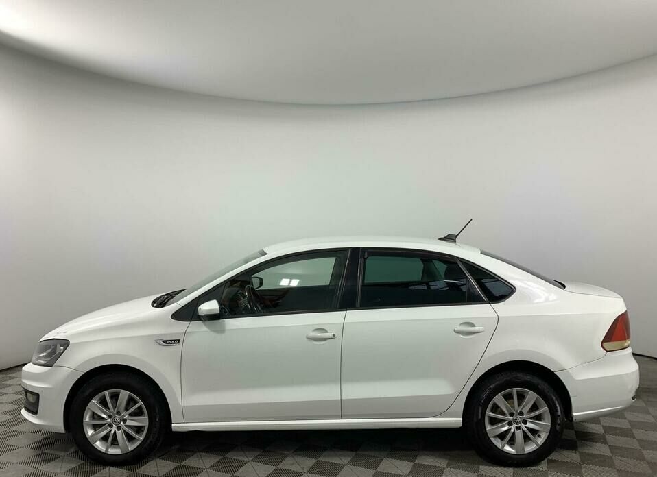 Volkswagen Polo 1.6 AT (110 л.с.)