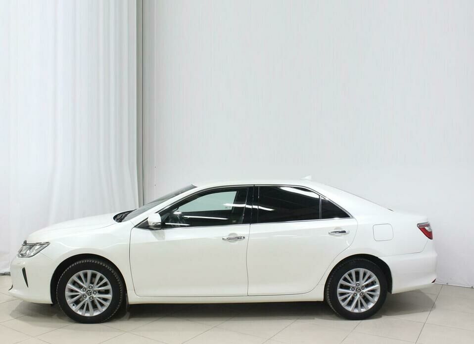 Toyota Camry 2.5 AT (181 л.с.)