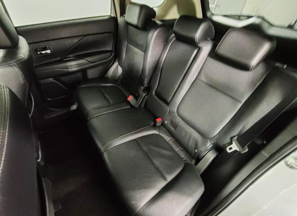 Mitsubishi Outlander, III Рестайлинг 2 2.0 CVT (146 л.с.) 4WD