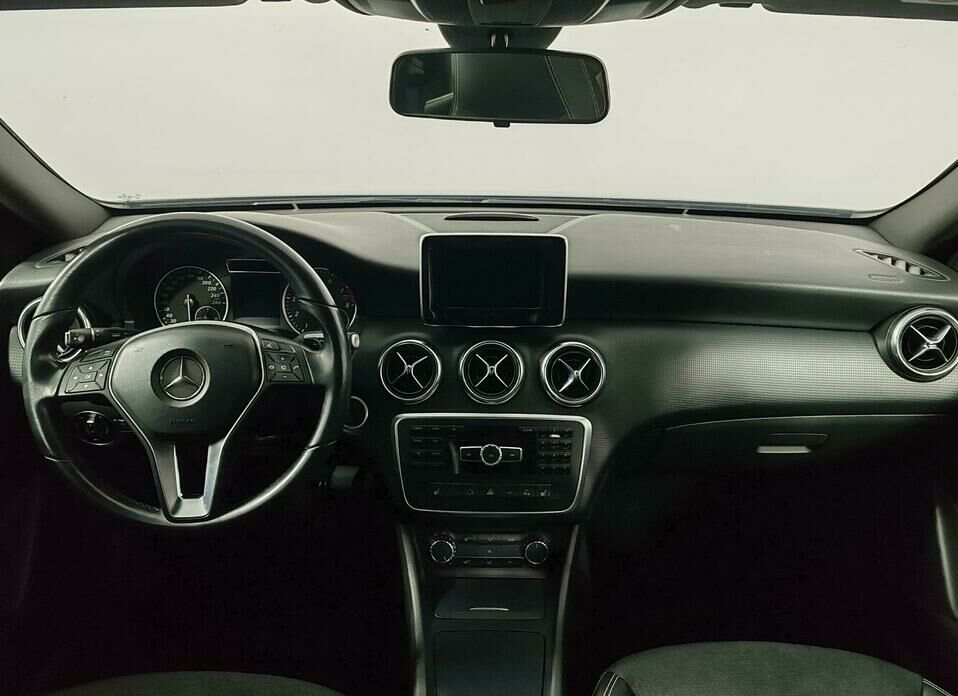 Mercedes-Benz A-Класс 180 1.6 AMT (122 л.с.)