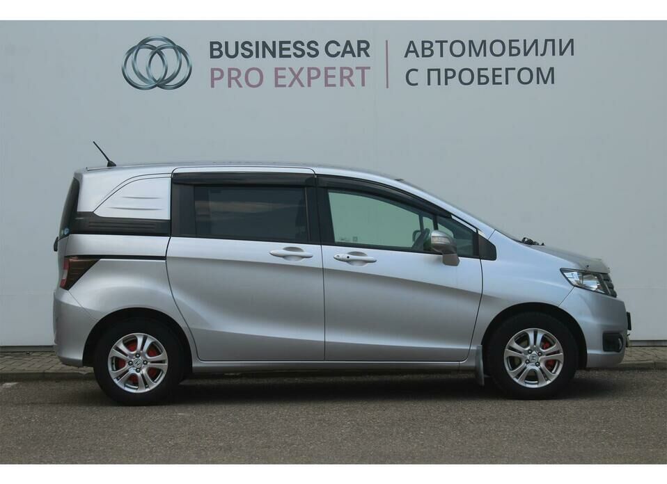 Honda Freed Spike 1.5 CVT (118 л.с.)