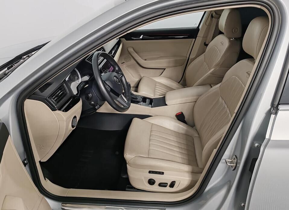 Skoda Superb 2.0 AMT (220 л.с.)