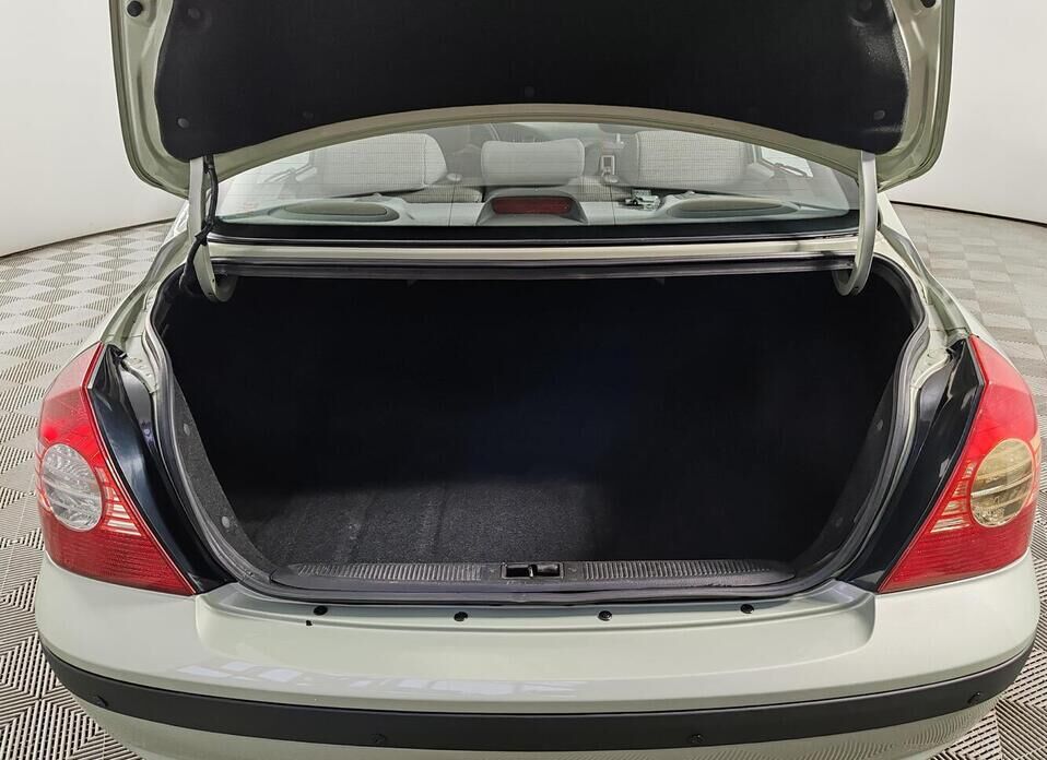 Hyundai Elantra, III (XD2) Рестайлинг 1.6 MT (105 л.с.)