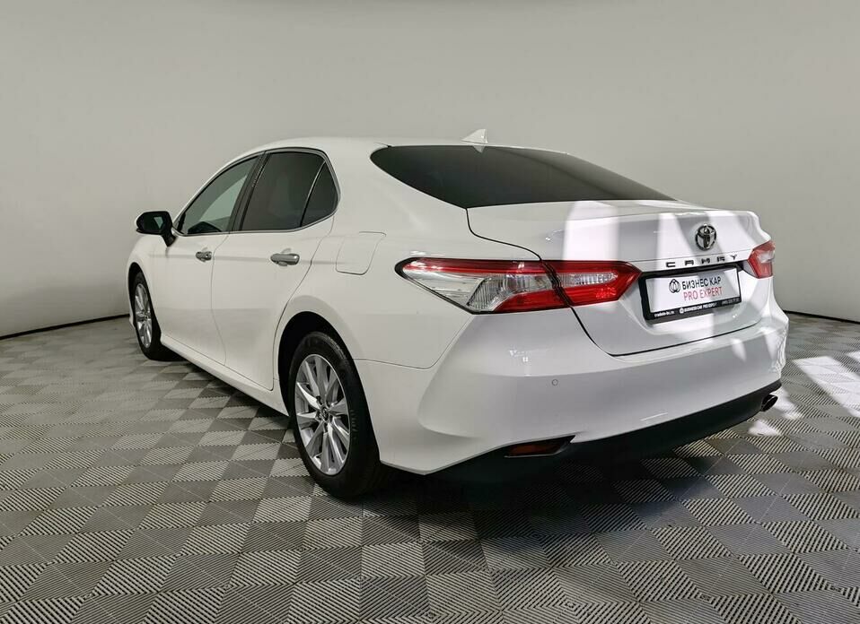 Toyota Camry 2.5 AT (181 л.с.)
