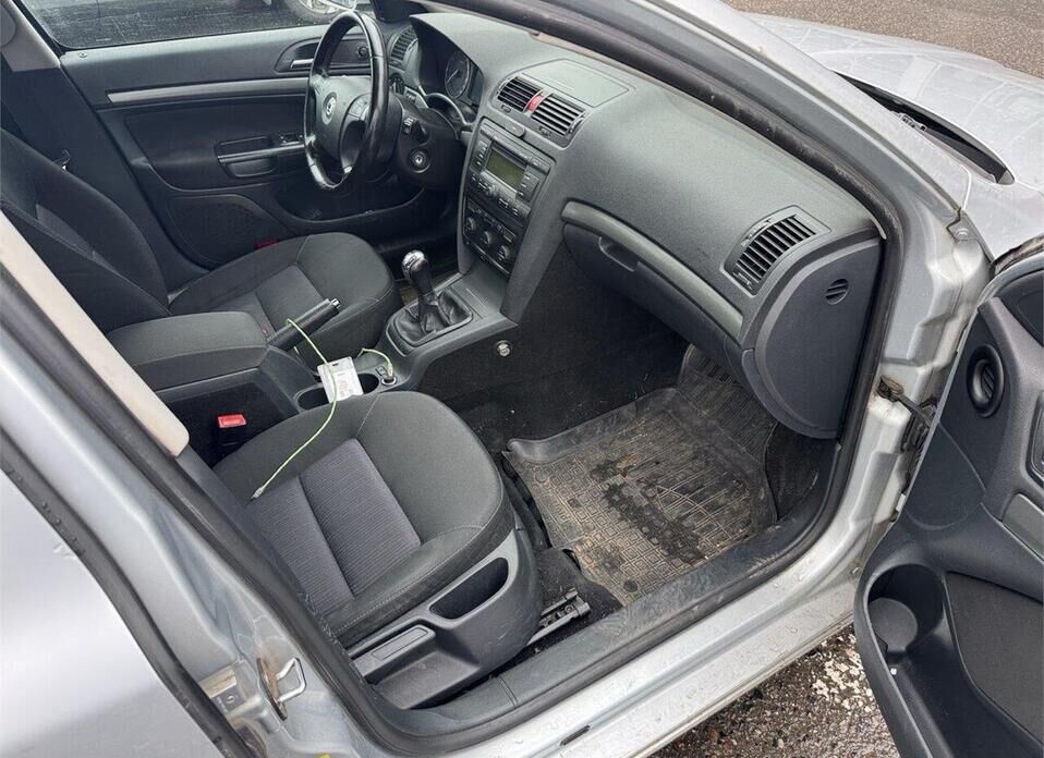 Skoda Octavia, II (A5) 1.6 MT (102 л.с.)