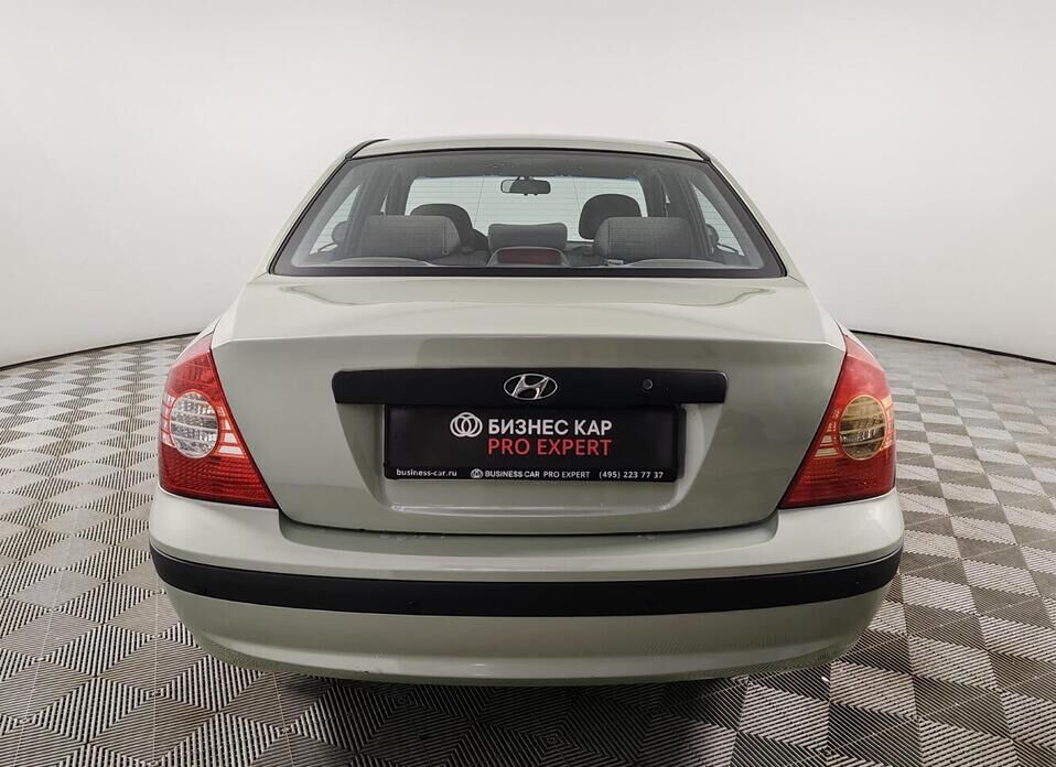 Hyundai Elantra, III (XD2) Рестайлинг 1.6 MT (105 л.с.)