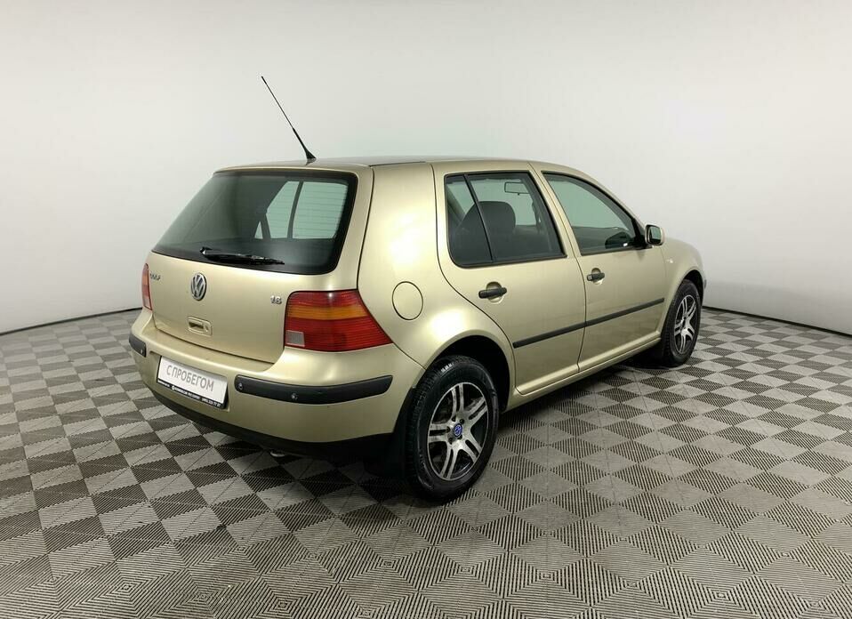 Volkswagen Golf 1.6 AT (101 л.с.)