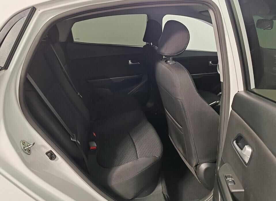 Kia Rio, III Рестайлинг 1.6 MT (123 л.с.)