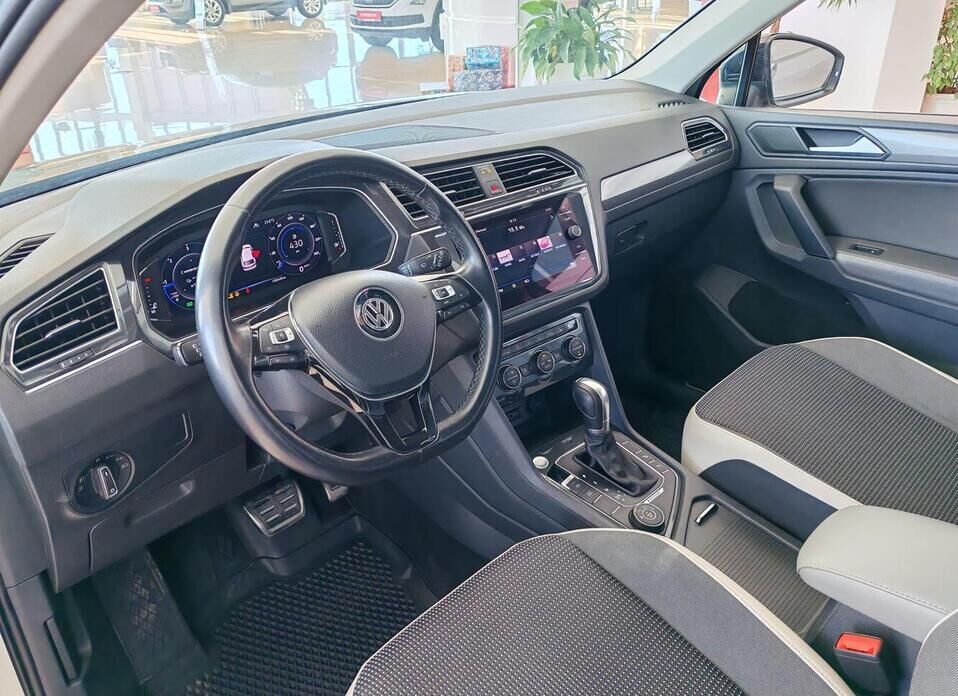 Volkswagen Tiguan, II 2.0d AMT (150 л.с.) 4WD