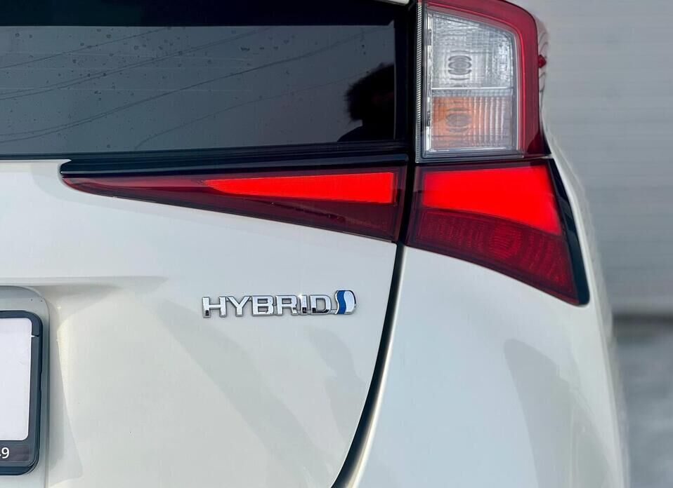 Toyota Prius, IV Рестайлинг (XW50) 1.8hyb AT (98 л.с.)