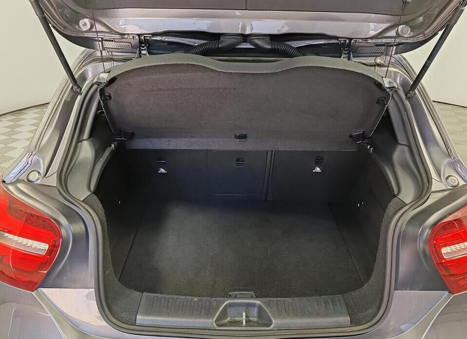 Mercedes-Benz A-Класс, III (W176) Рестайлинг 180 1.6 AMT (122 л.с.)