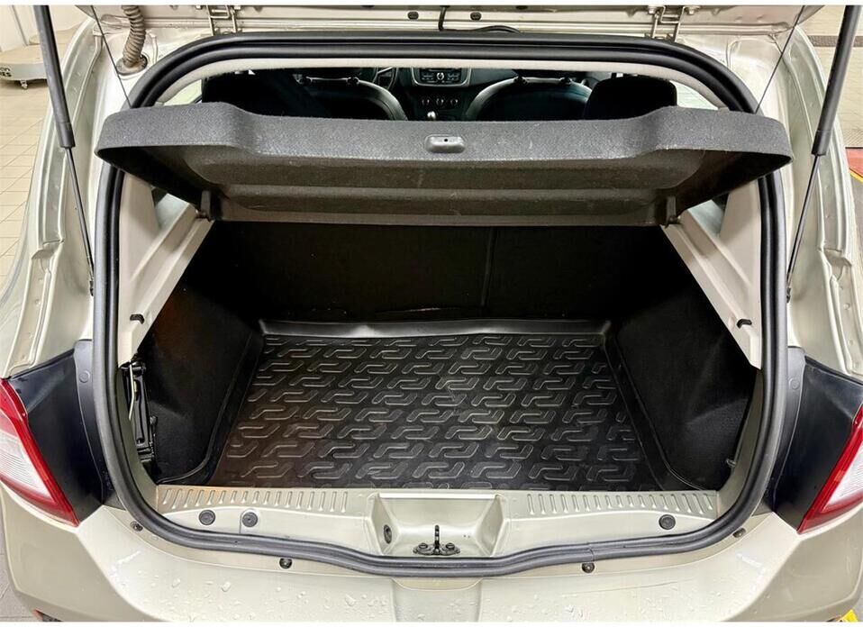 Renault Sandero Stepway 1.6 MT (82 л.с.)