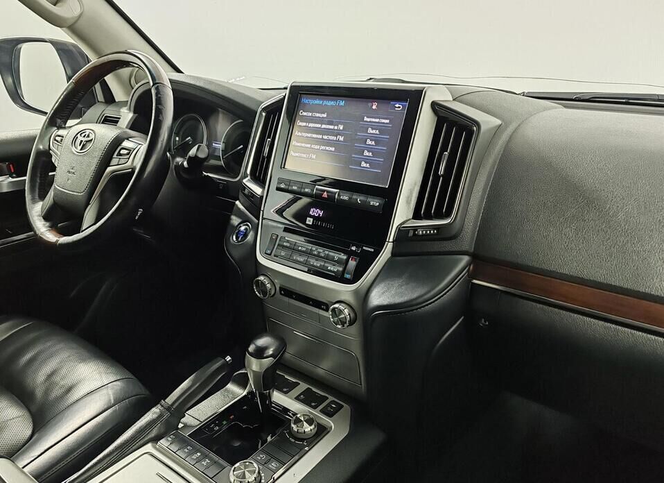 Toyota Land Cruiser, 200 Series Рестайлинг 2 4.5d AT (249 л.с.) 4WD