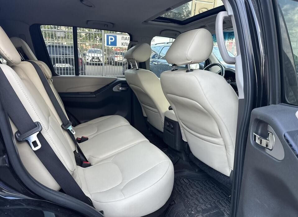 Nissan Pathfinder 2.5d AT (190 л.с.) 4WD