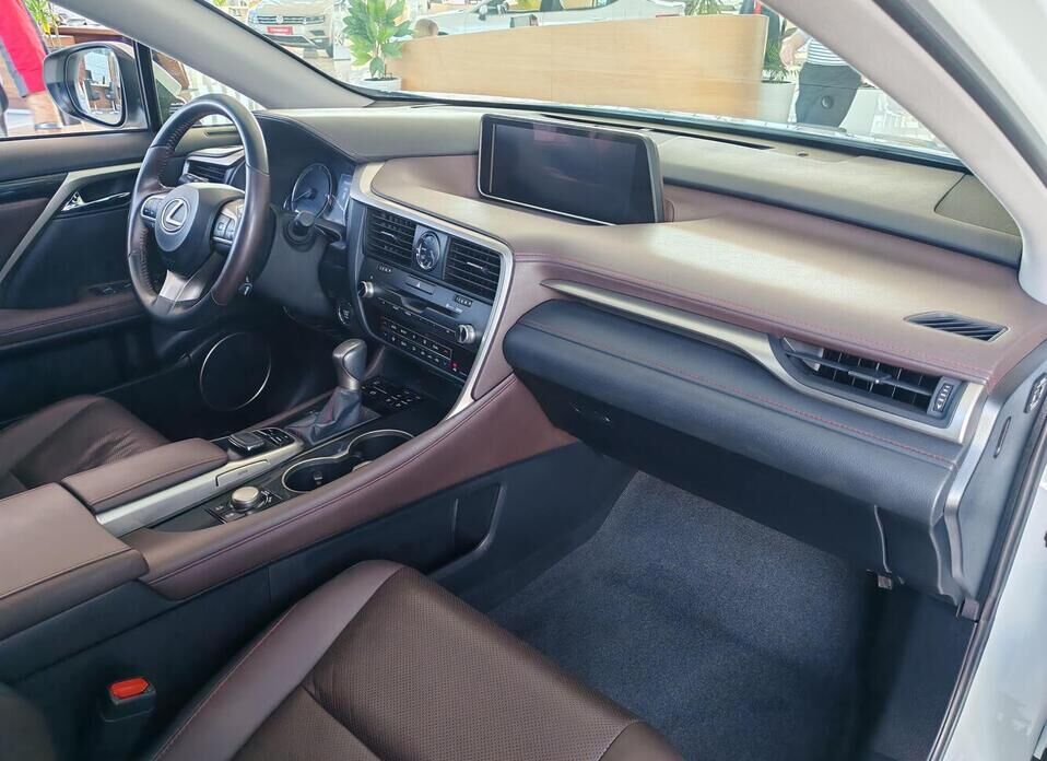 Lexus RX, IV 300 2.0 AT (238 л.с.) 4WD