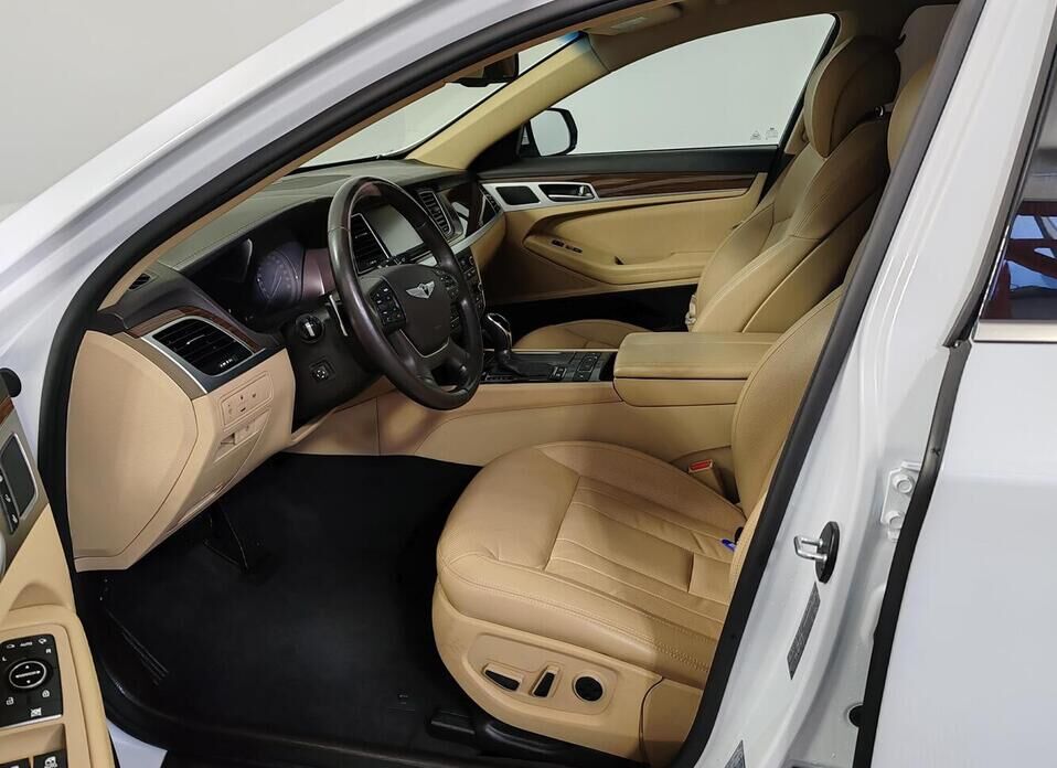 Hyundai Genesis, II 3.0 AT (249 л.с.) 4WD