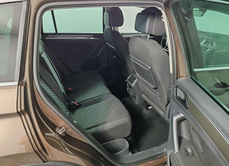 Volkswagen Tiguan 2.0d AMT (150 л.с.) 4WD