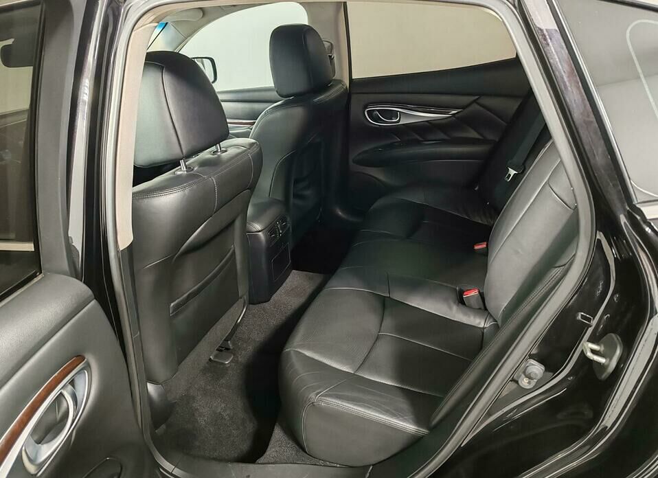 Infiniti M M25 2.5 AT (222 л.с.)