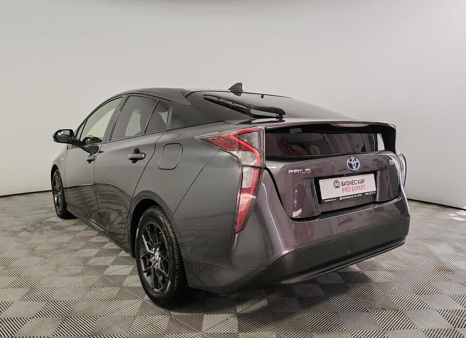 Toyota Prius 1.8hyb AT (98 л.с.)