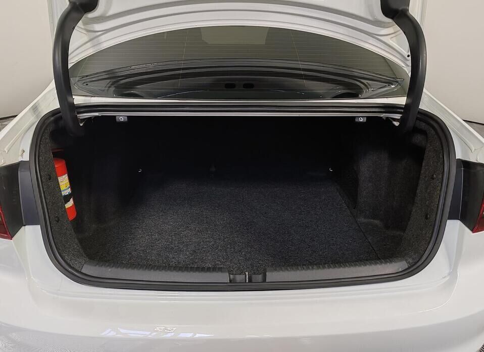 Volkswagen Jetta, VI Рестайлинг 1.6 AT (105 л.с.)
