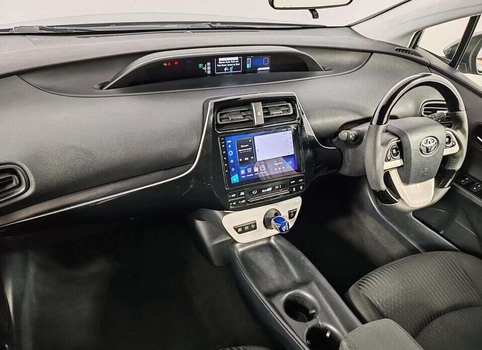 Toyota Prius 1.8hyb AT (98 л.с.)