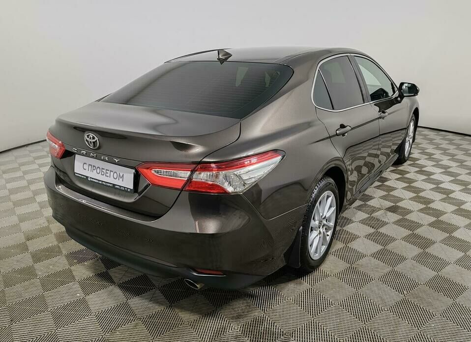 Toyota Camry 2.5 AT (200 л.с.)